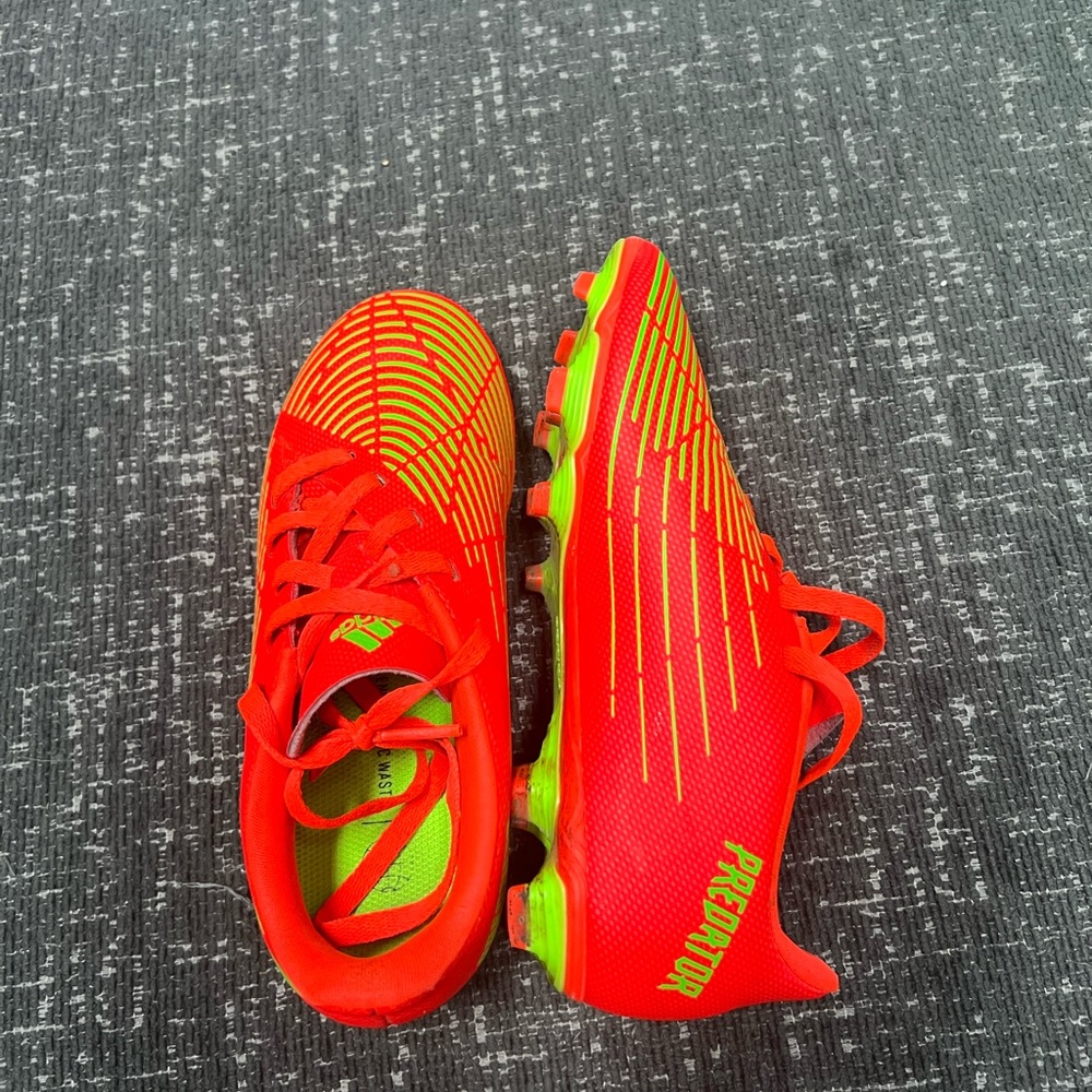Boys size 1 adidas predator soccer cleats